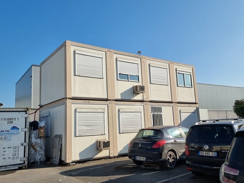 Office in Pantin for lease - Building Photo - Image 3 of 5