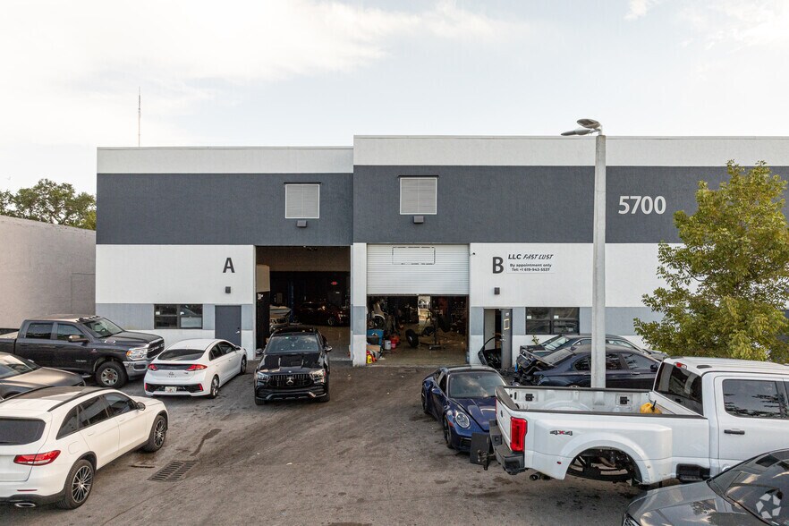 5700 SW 25th St, West Park, FL à louer - Photo du bâtiment - Image 3 de 5