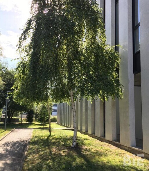 Office in Bordeaux for lease - Building Photo - Image 2 of 11