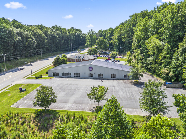 3300 Reynolda Rd, Winston-Salem, NC for sale - Building Photo - Image 1 of 8