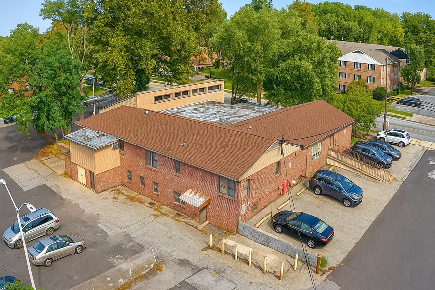 306 W Logan St, Norristown, PA for sale - Building Photo - Image 3 of 12