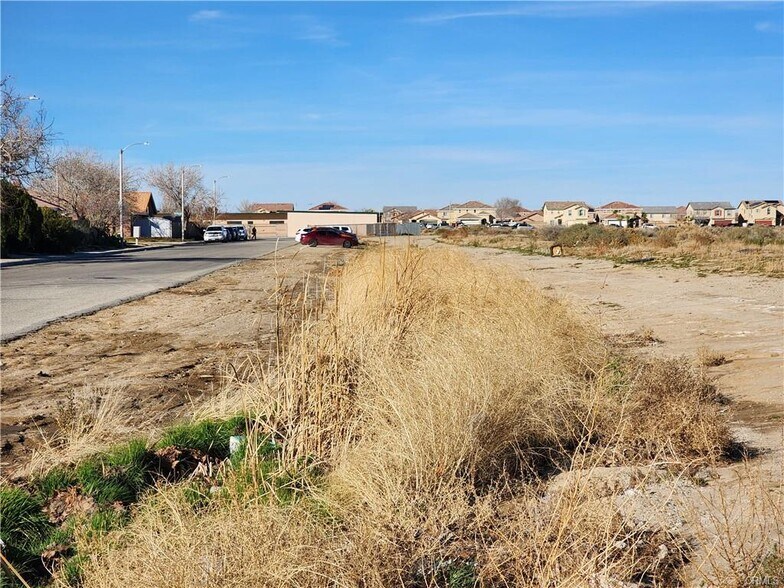 2000 E Lancaster Blvd, Lancaster, CA à vendre - Autre - Image 3 de 25