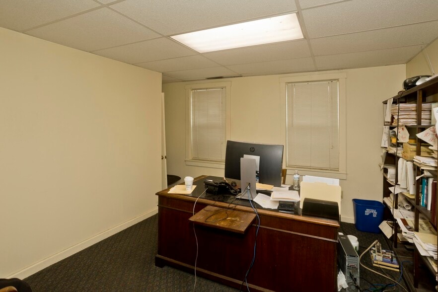 62 westfield St, West Springfield, MA for sale - Interior Photo - Image 3 of 37