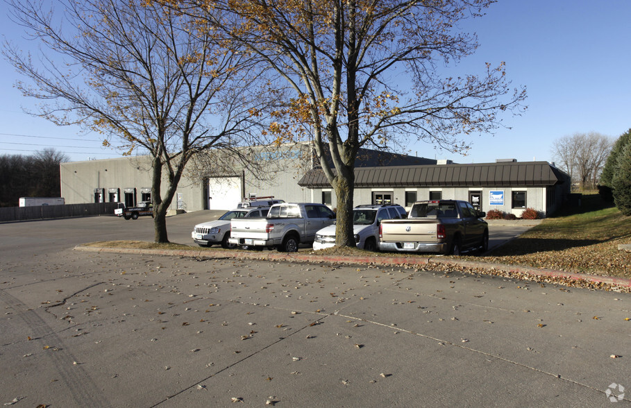 2134 NW 108th St, Clive, IA for sale - Primary Photo - Image 1 of 7