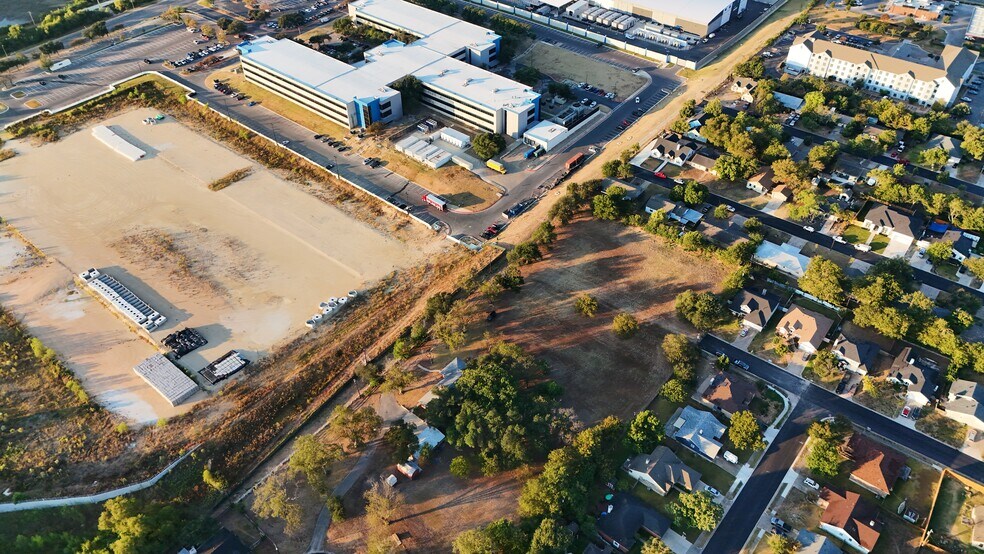 2211 Lancaster Gate Cv, Round Rock, TX à vendre - Photo du bâtiment - Image 2 de 12