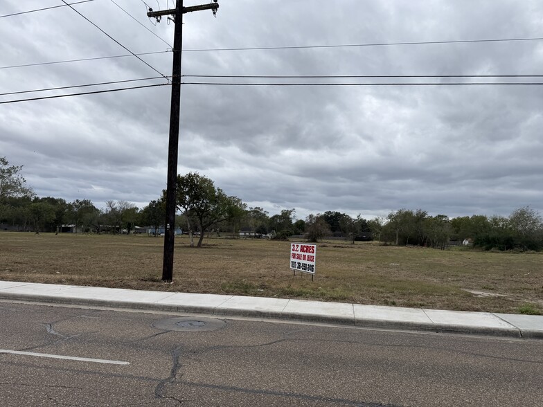 5303 John Stockbauer Dr, Victoria, TX for sale - Building Photo - Image 2 of 14