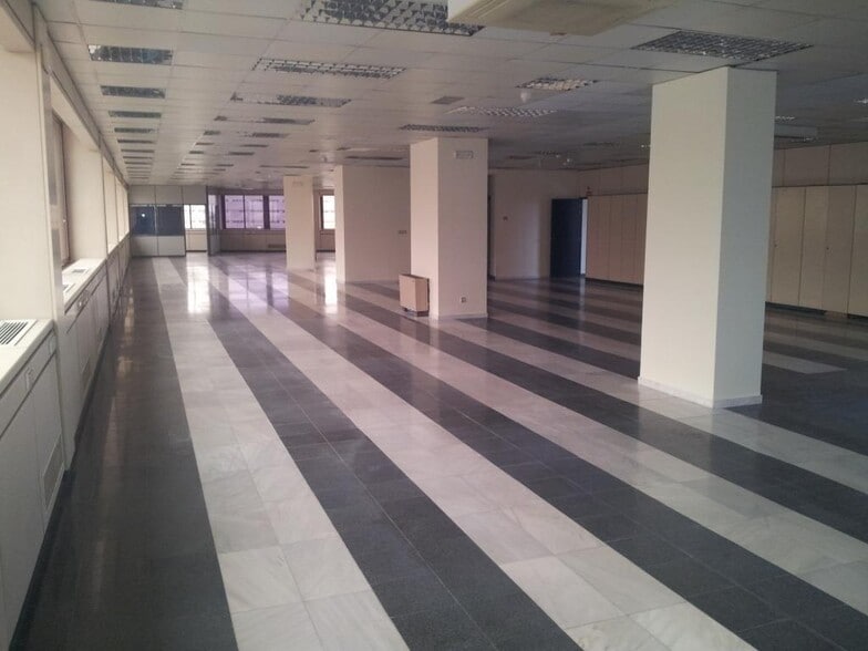 Office in Sevilla, Sevilla for lease - Building Photo - Image 2 of 12