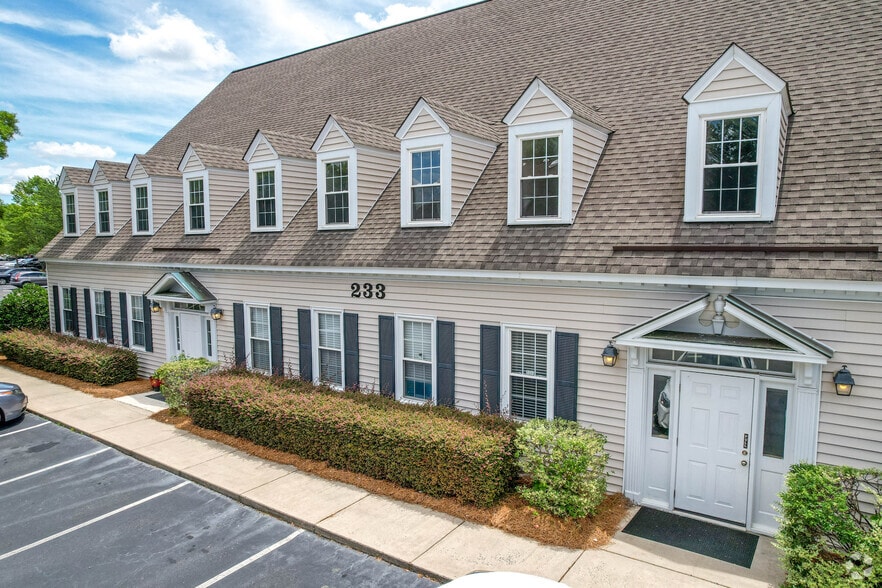 233 S Sharon Amity Rd, Charlotte, NC for lease - Building Photo - Image 3 of 4