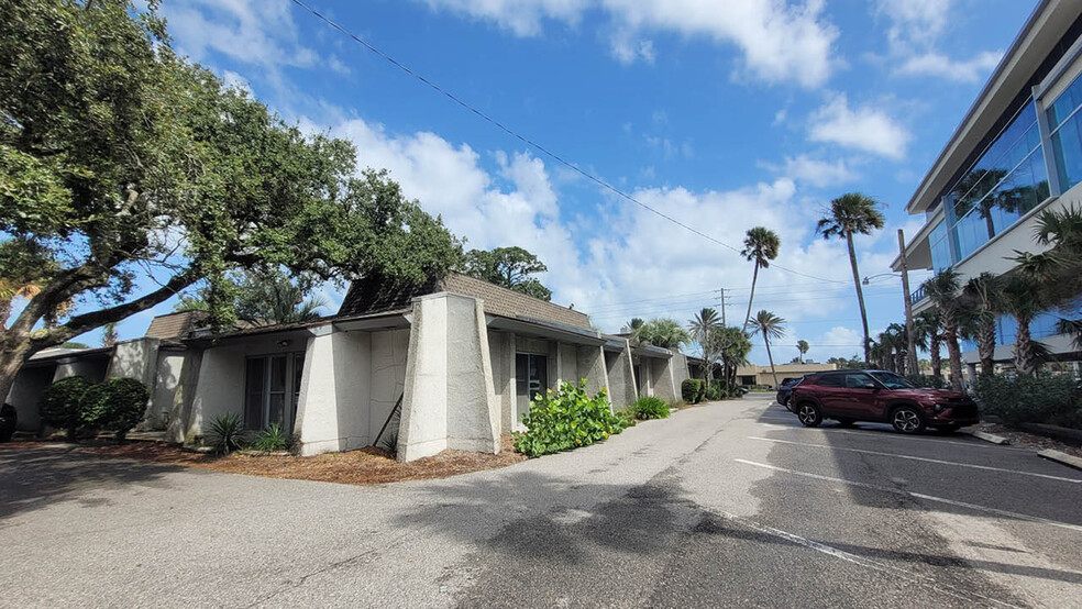 302 3rd St, Neptune Beach, FL à vendre - Photo du bâtiment - Image 3 de 5