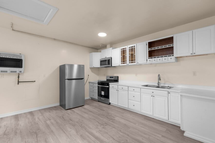 170 Meriden Rd, Waterbury, CT à vendre - Photo du bâtiment - Image 3 de 14