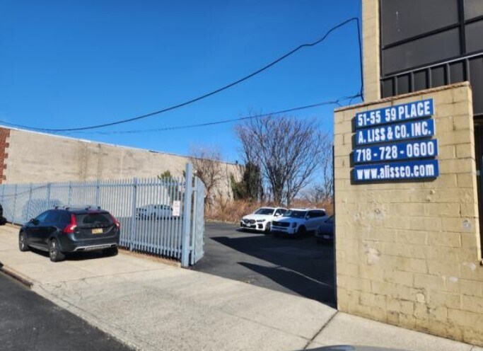 5155 59th Pl, Woodside, NY à vendre - Photo du bâtiment - Image 2 de 7