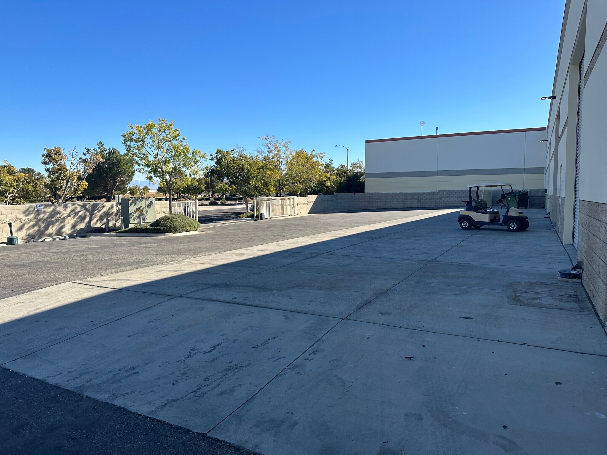 43014 Exchange Pl, Lancaster, CA à vendre Photo du bâtiment- Image 1 de 1