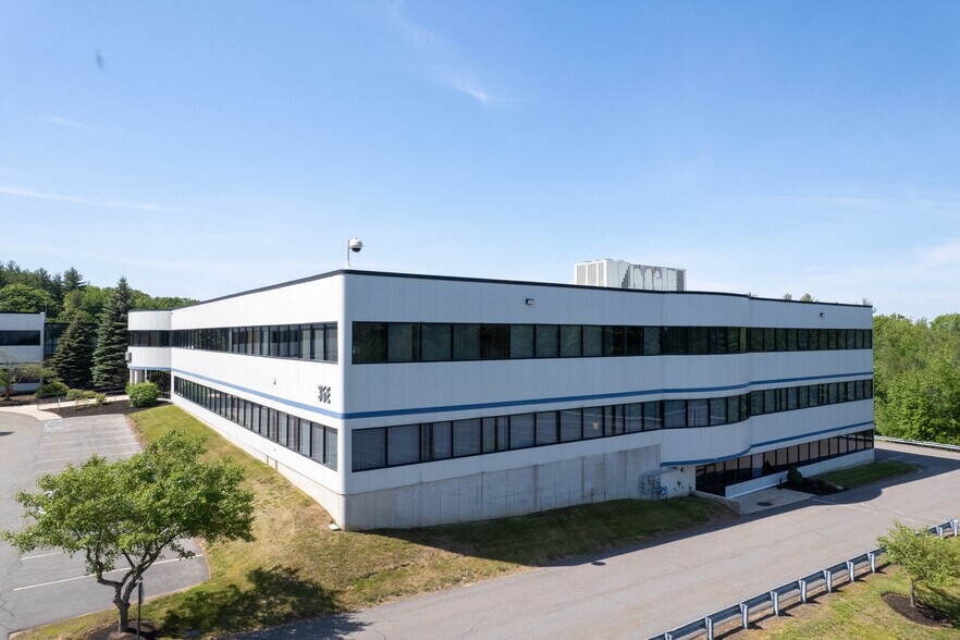 35 Industrial Way, Rochester, NH à louer - Photo du bâtiment - Image 3 de 8