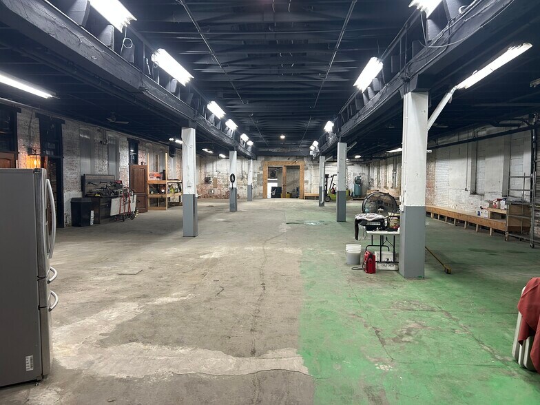 611 S Monroe St, Baltimore, MD à vendre - Photo du bâtiment - Image 2 de 13
