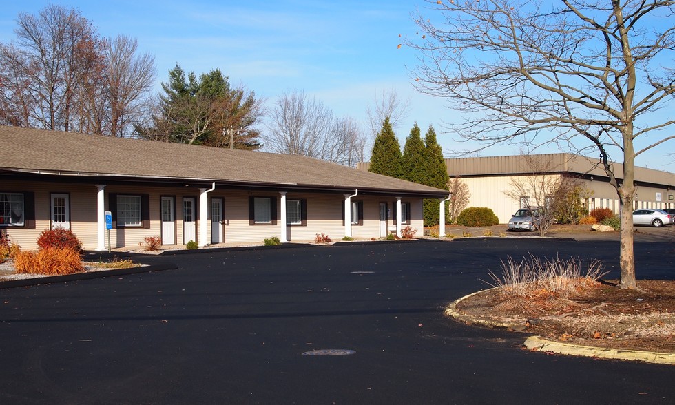 59 School Ground Rd, Branford, CT for lease - Building Photo - Image 2 of 6