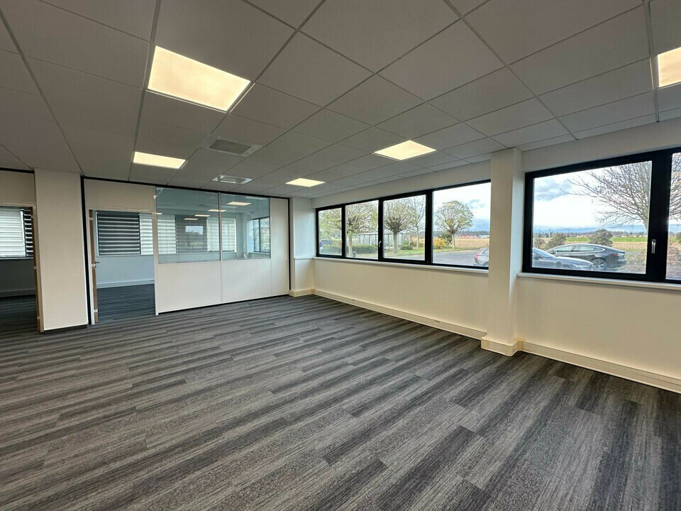 Office in Schiltigheim for lease Interior Photo- Image 1 of 15