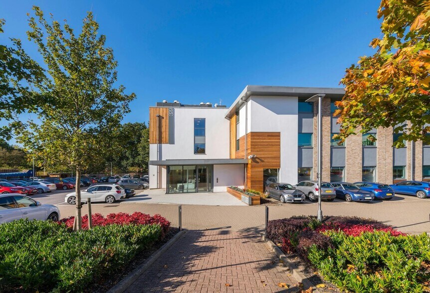 Doncastle Rd, Bracknell à louer - Photo du bâtiment - Image 2 de 12