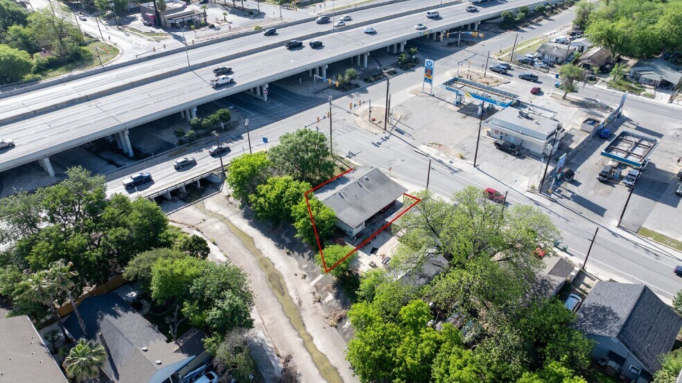 607 W Theo Ave, San Antonio, TX à vendre - Photo du bâtiment - Image 3 de 7