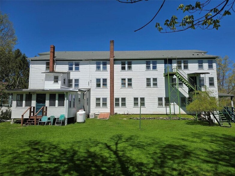 24 Washington Lake Rd, Yulan, NY à vendre - Photo du bâtiment - Image 2 de 17