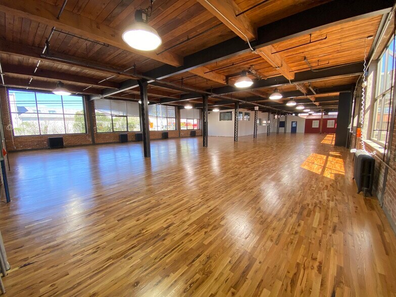 304 Bishop Ave, Bridgeport, CT à louer - Photo intérieure - Image 1 de 17