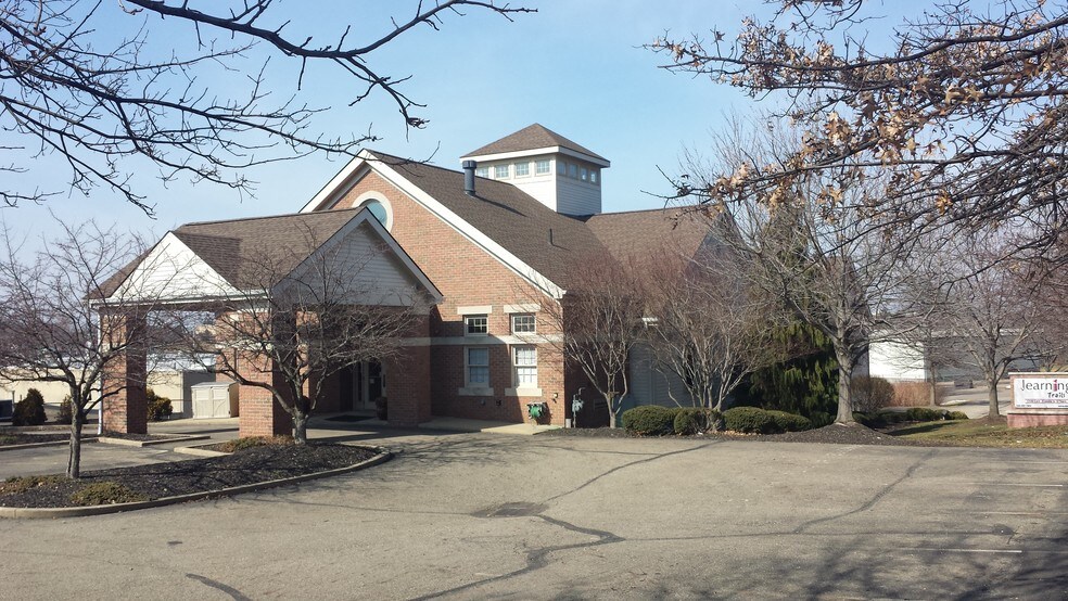 7951 Pittsburg Ave NW, Canton, OH à louer - Photo du bâtiment - Image 1 de 7