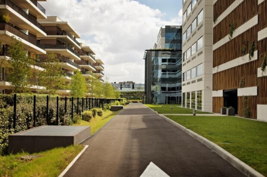 35 Avenue Louis Bréguet, Vélizy-Villacoublay à louer - Photo du bâtiment - Image 3 de 8