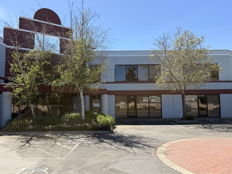 1735 Enterprise Dr, Fairfield, CA à vendre - Photo du bâtiment - Image 2 de 26