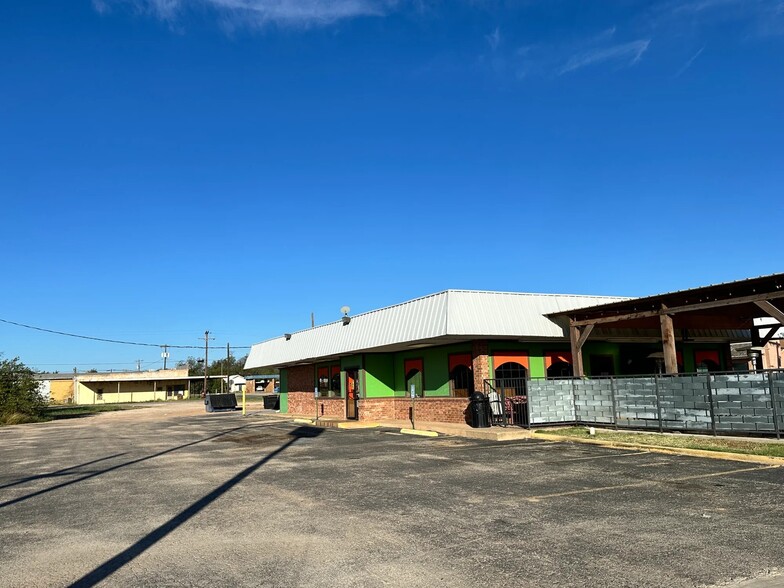 2000 S Commercial Ave, Coleman, TX for sale - Building Photo - Image 3 of 27