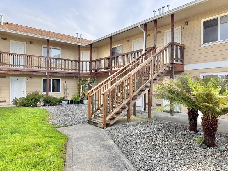 1820 3rd St, Eureka, CA à vendre - Photo du bâtiment - Image 2 de 21