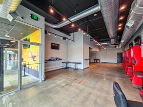 2929 California Plz, Omaha, NE for lease Interior Photo- Image 2 of 4