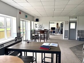 Sonning Lane, Reading for lease Interior Photo- Image 2 of 2