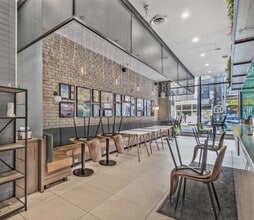 570 Bay St, Toronto, ON à louer Photo intérieure- Image 2 de 5