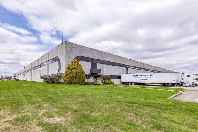 More details for 36 Saw Mill Pond Rd, Edison, NJ - Industrial for Lease
