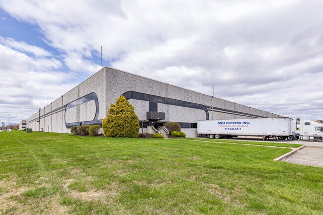 Plus de détails pour 36 Saw Mill Pond Rd, Edison, NJ - Industriel à louer