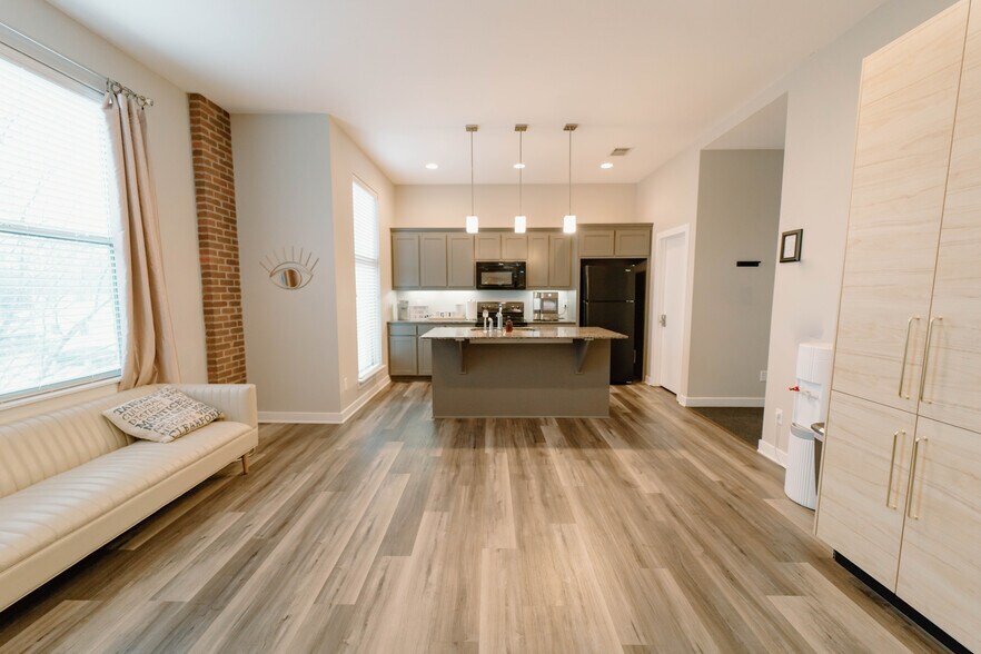 622 Hemphill St, Fort Worth, TX à louer - Photo intérieure - Image 2 de 5