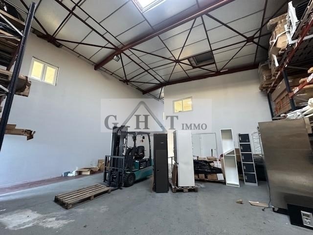Industrial in Sainte-Geneviève-des-Bois for lease - Interior Photo - Image 2 of 8