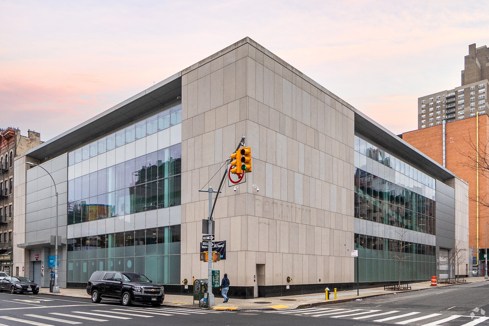 706 11th Ave, New York, NY for lease Primary Photo- Image 1 of 9