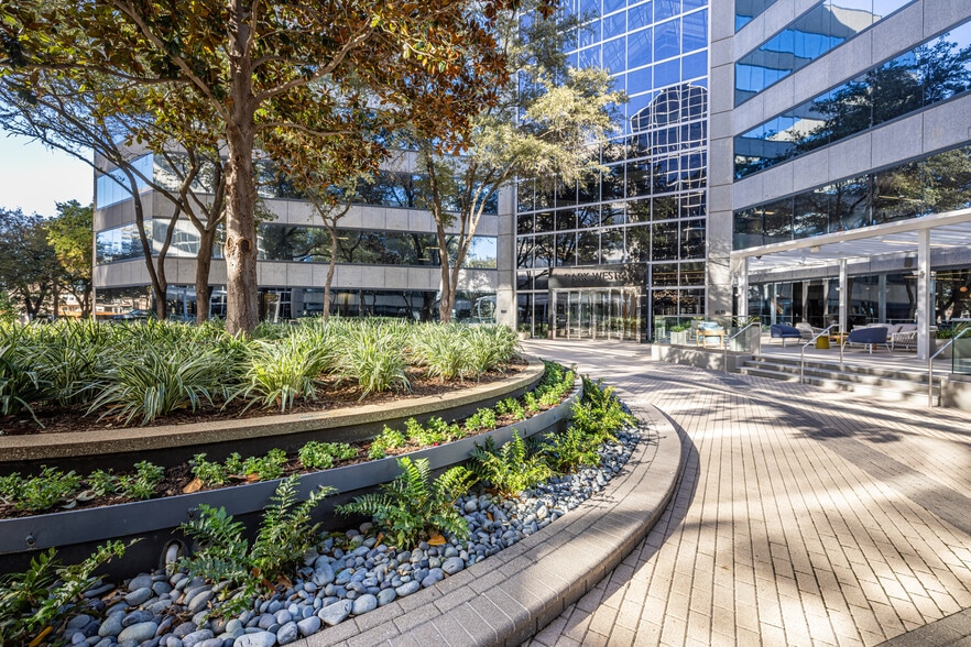 1501-1507 Lyndon B Johnson Fwy, Dallas, TX for lease - Building Photo - Image 2 of 30