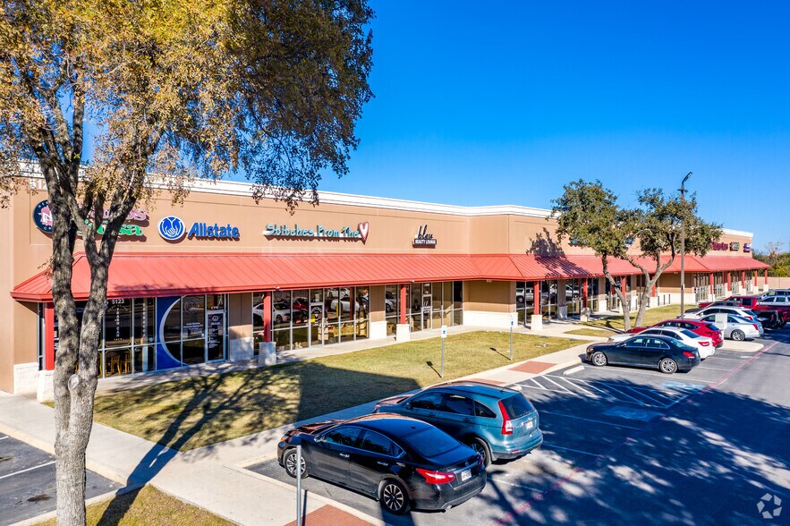 5123 N Loop 1604, San Antonio, TX à louer - Photo du bâtiment - Image 2 de 4