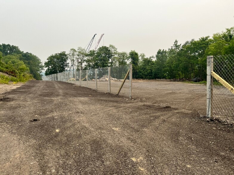 2073 Albany Post, Montrose, NY à louer - Photo du bâtiment - Image 3 de 3