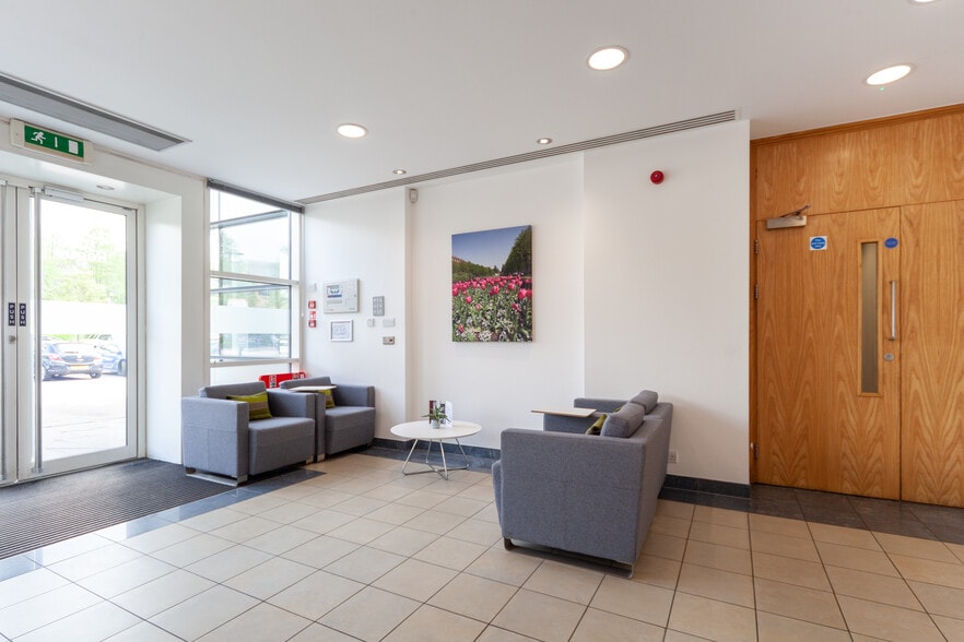 Falcon Way, Welwyn Garden City for lease - Interior Photo - Image 3 of 10