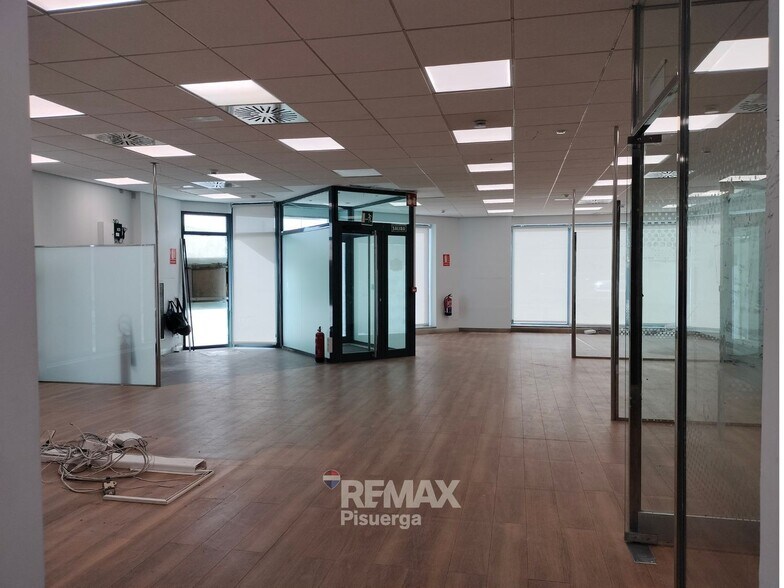 Calle Cobalto, 24, Valladolid, Valladolid for lease - Building Photo - Image 2 of 46