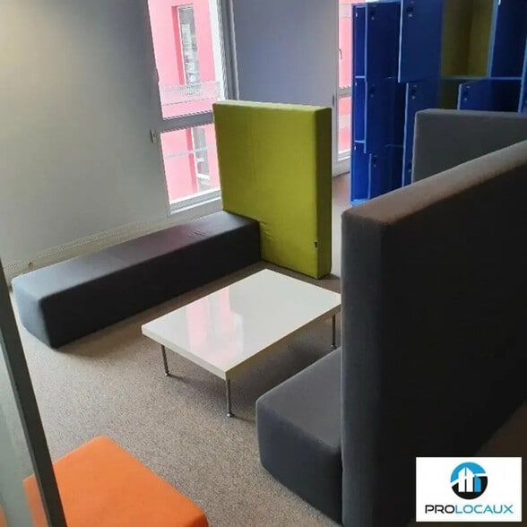 Office in Grenoble for lease - Building Photo - Image 3 of 12