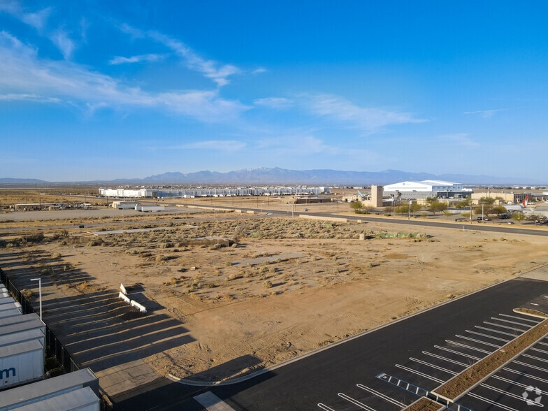 13415 Sabre St, Victorville, CA for lease - Building Photo - Image 2 of 3