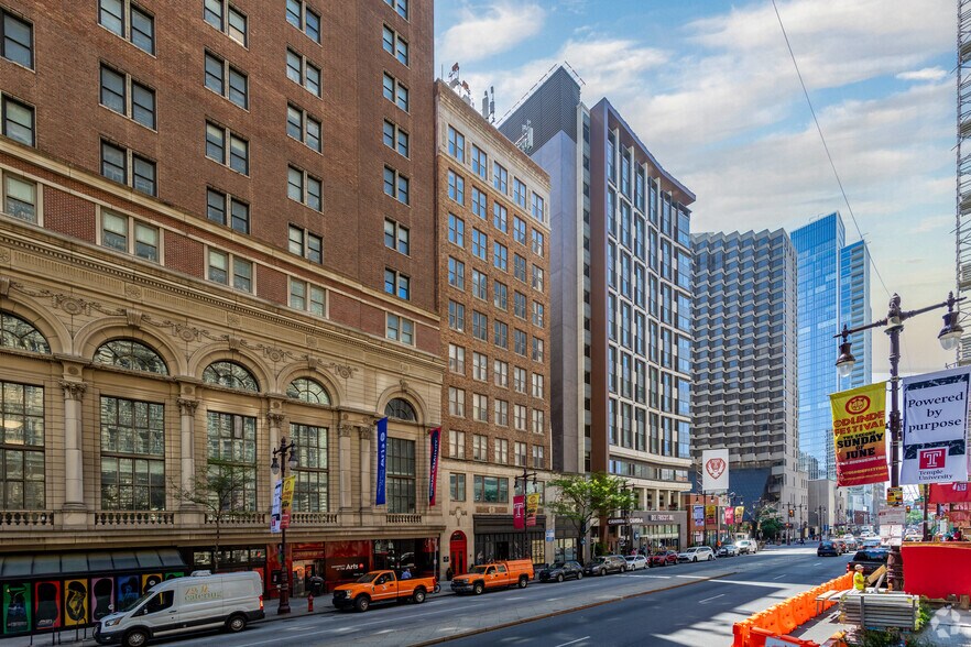215 S Broad St, Philadelphia, PA à louer - Photo du bâtiment - Image 2 de 4