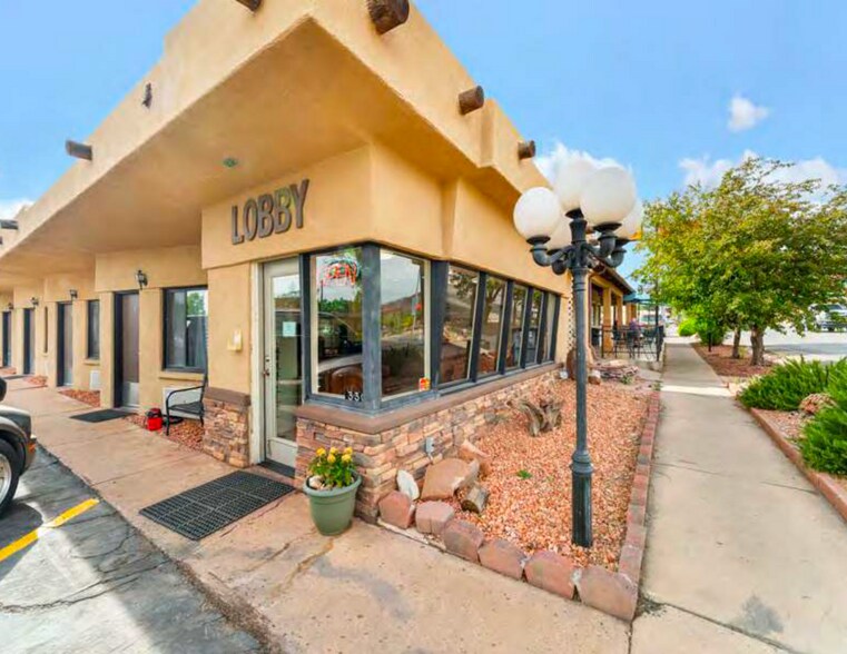 330 S 100 E, Kanab, UT à vendre - Photo du bâtiment - Image 2 de 10