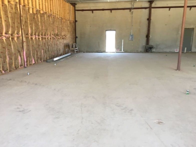 90 N Access Loop, Cotulla, TX for lease - Interior Photo - Image 2 of 2