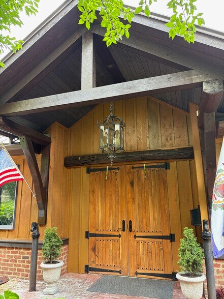 1134 Washington St E, Lewisburg, WV à vendre - Photo du bâtiment - Image 2 de 14