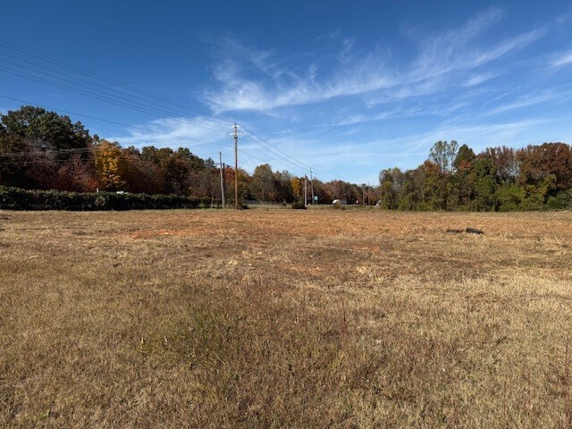2921 220 Hwy, Madison, NC à louer - Photo du bâtiment - Image 3 de 7