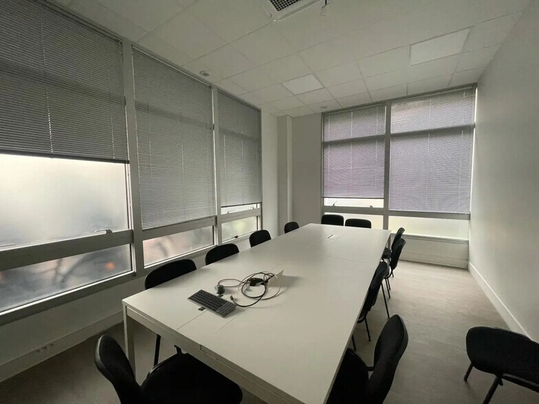 Bureau dans Saint-Ouen-sur-Seine à louer - Photo intérieure - Image 2 de 12